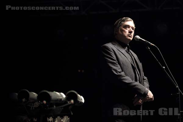 EINSTURZENDE NEUBAUTEN - 2017-05-28 - PARIS - Nef Nord - Grande Halle - Christian Emmerich [Blixa Bargeld]